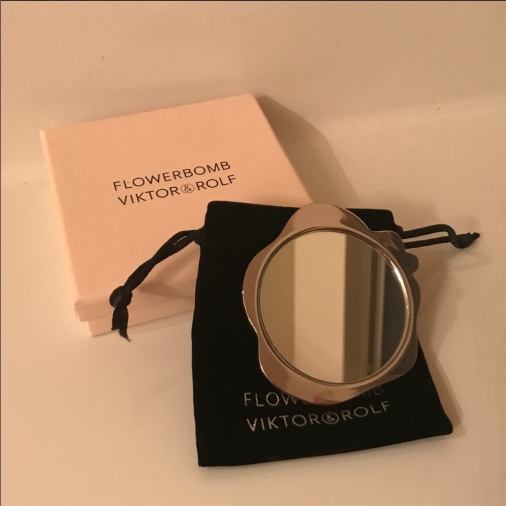 *New* VIKTOR & ROLF FLOWERBOMB Compact Mirror - Picture 2 of 3